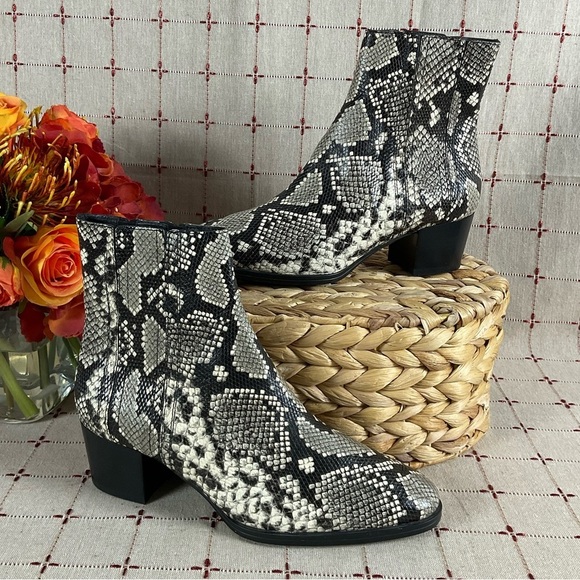 Tod's Shoes - Tod's Python Embossed Leather Ankle Boots Size 37 US 7 Almond Toe Bootie